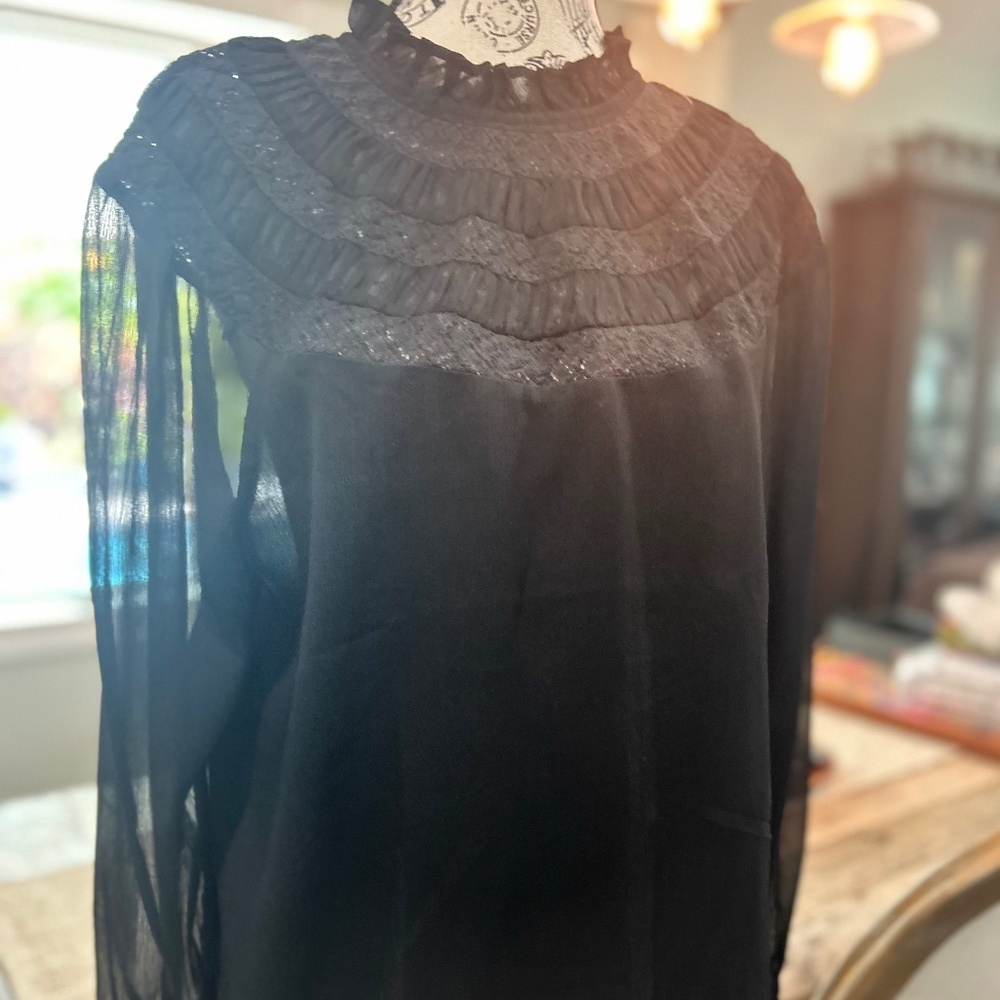 ♠️EUC - GORGEOUS ANN TAYLOR LONG SLEEVE BLOUSE